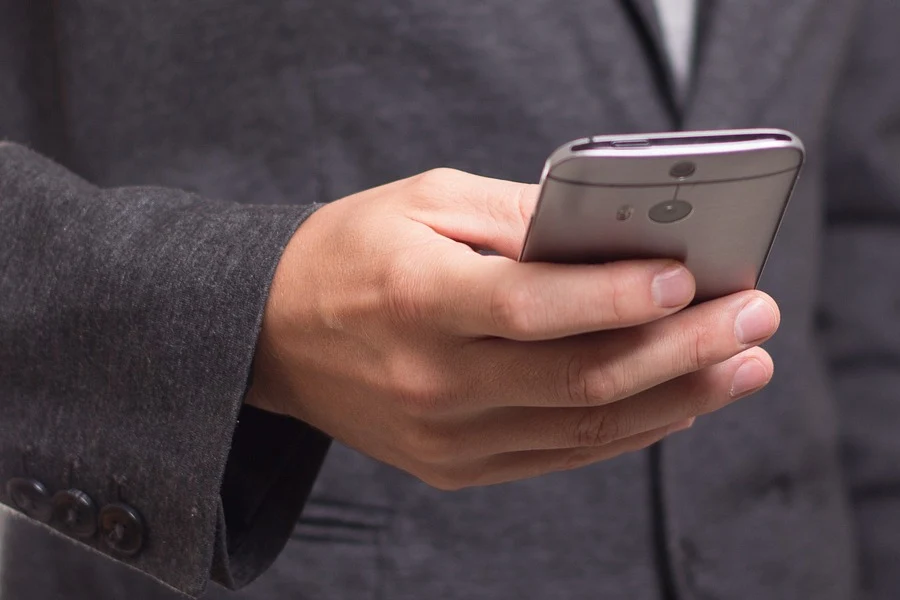 SKONTAKTUJ SIĘ Z NAMI